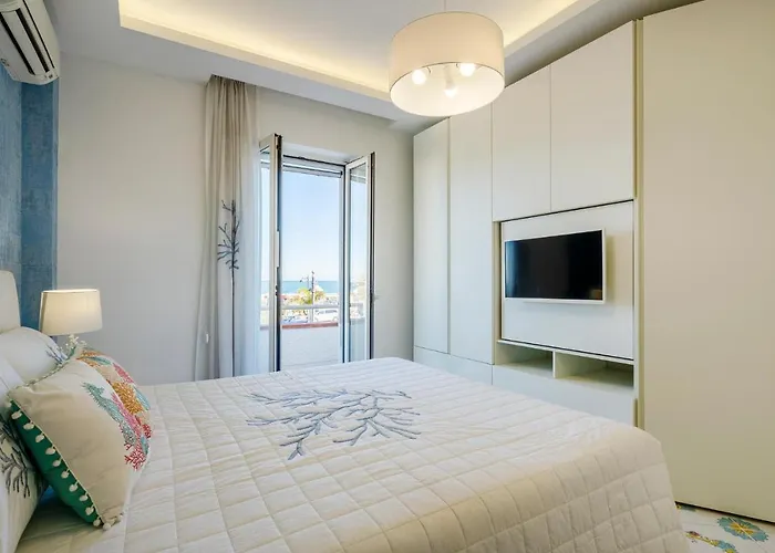 1 Bedroom Stunning Apartment In Ischia Lacco Ameno 