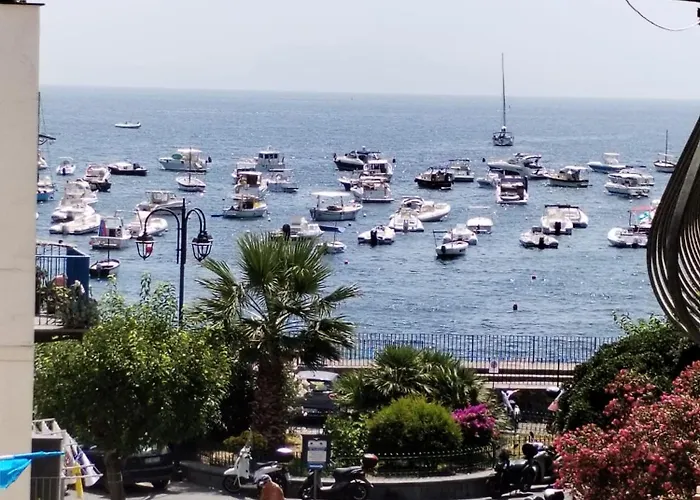 Ischia Ponte Romantic Apartment In The Historical Center And Near The Sea