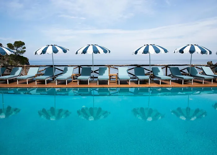 Ischia Island Dog Friendly Hotels near La Mortella